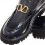 Valentino Garavani Loafers & ballerina schoenen Vlogo Loafers in zwart - Thumbnail 1