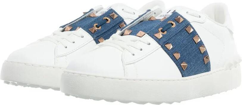 Valentino Garavani Low-Top Sneakers Woman Rockstud Untitled Trainer in wit