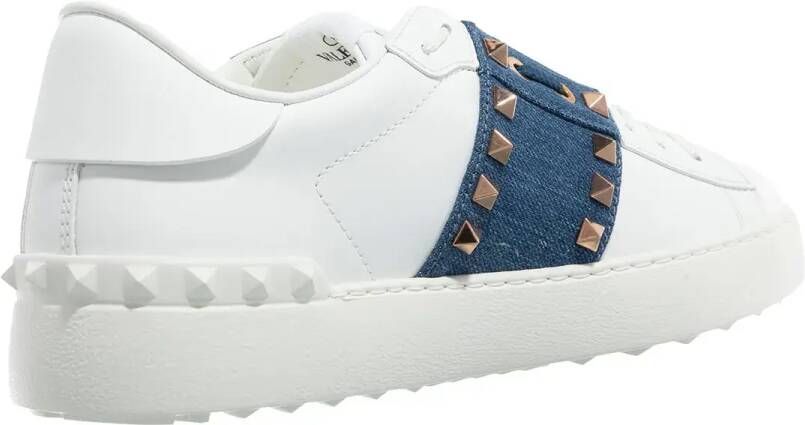 Valentino Garavani Low-Top Sneakers Woman Rockstud Untitled Trainer in wit