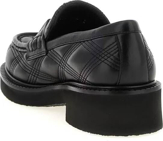 Valentino Garavani 'Quiltie' Loafers in zwart