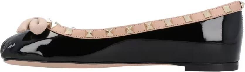 Valentino Garavani Rockstud Patent Leather Ballerina in zwart