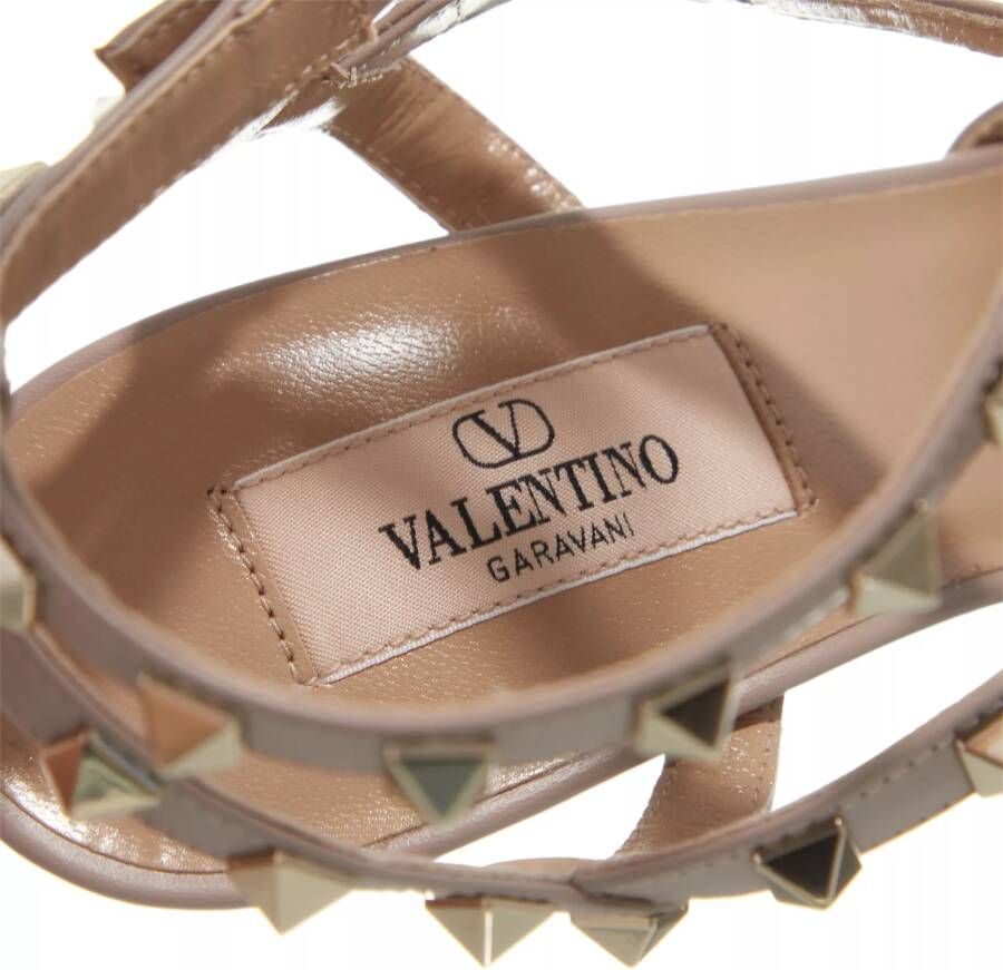 Valentino Garavani Sandalen Rockstud Ankle Strap Sandal in beige