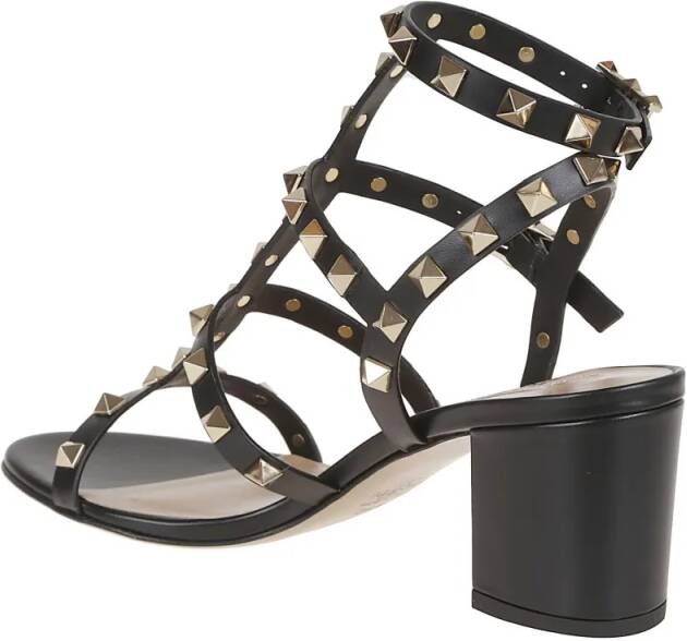 Valentino Garavani Sandalen Rockstud Calfskin Sandals in zwart