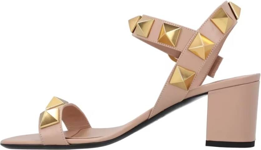 Valentino Garavani Sandalen Roman Stud Calfskin Sandal in beige