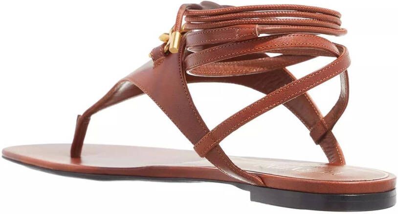 Valentino Garavani Sandalen V-Logo Chain Thong Flat Sandal in bruin