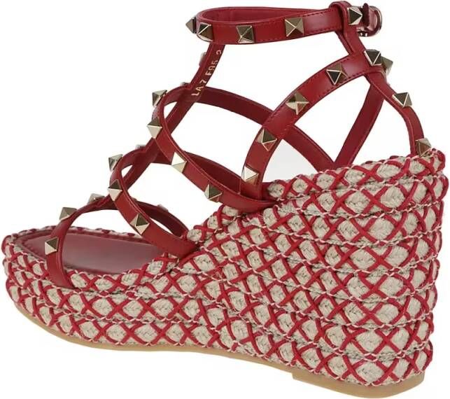Valentino Garavani Sandalen Wedge With Calfskin Straps in rood