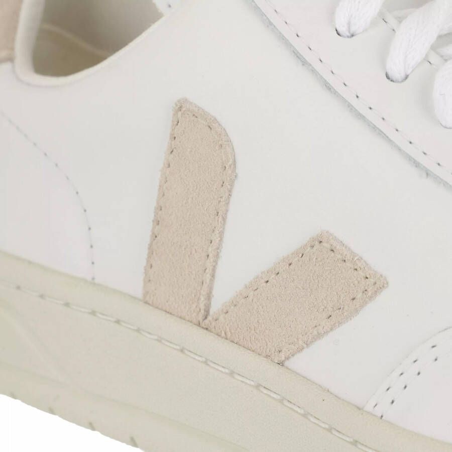 Veja Sneakers V-12 in beige