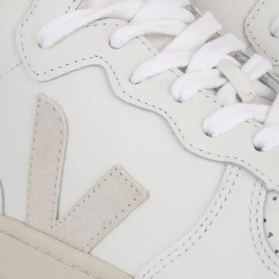 Veja Sneakers V-15 Leather in wit