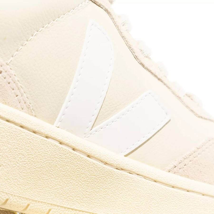 Veja Sneakers V-90 in beige