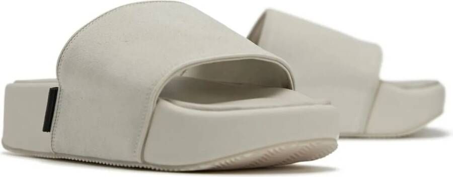 Y-3 Low-Top Sneakers New Slide Sandals in grijs