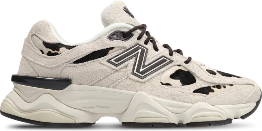 New Balance 9060 Sneakers Dames Beige Leer
