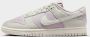 Nike damesschoenen Dunk Low Light Bone Platinum Violet Sail- Dames Light Bone Platinum Violet Sail - Thumbnail 2