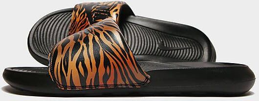 Nike Victori One Slipper met print voor dames Black Black Dames