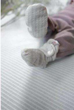 Lodger Antislip Slofjes Baby 17 Grijs Zacht Katoen Antislip Drukknoopsluiting 6-12 Slipper Seersucker