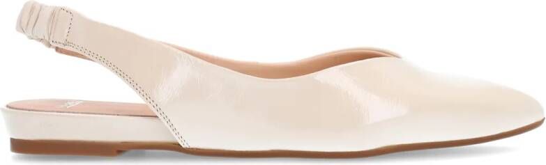 Manfield Off white glanzende leren slingbacks