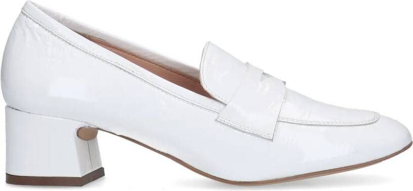 Manfield Witte lakleren pumps