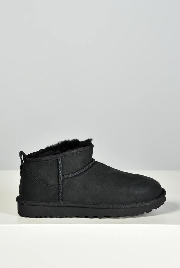 UGG enkellaarsjes Classic Ultra Mini 1116109 black
