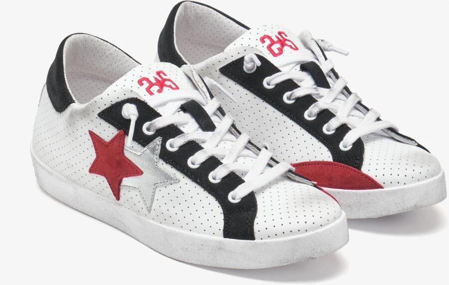 2Star Witte leren sneakers met zwarte en rode suède details