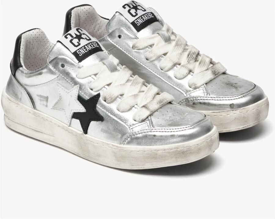 2Star Zilveren Gelamineerde Leren Sneakers met Zwarte en Witte Leren Details