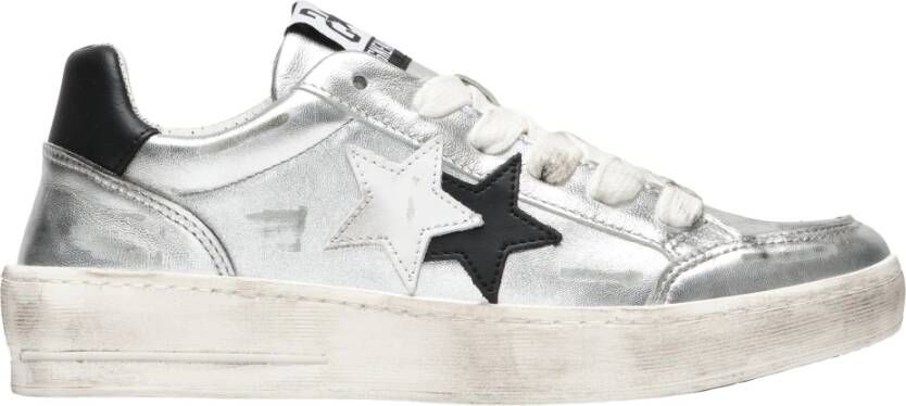 2Star Zilveren Gelamineerde Leren Sneakers met Zwarte en Witte Leren Details