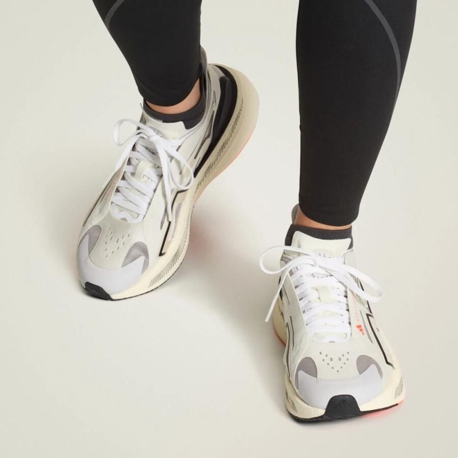ADIDAS BY STELLA MCCARTNEY Loopschoen 'Ultraboost 5' ivoor lichtrood zwart