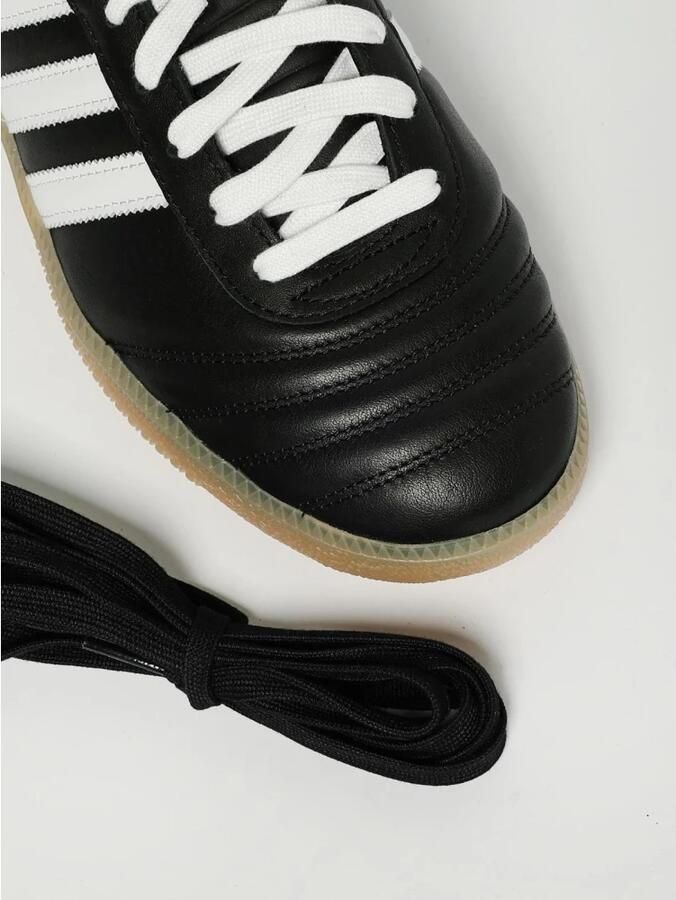Adidas Originals Indoor voetbalschoenen voor verbeterde grip en wendbaarheid op harde ondergronden