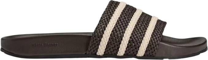 Adidas Bruine sandalen met kenmerkende strepen