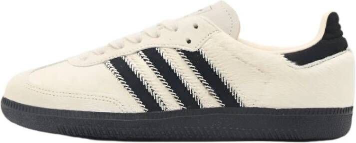Adidas Sneakers met Ponyhair Finish en Model Print