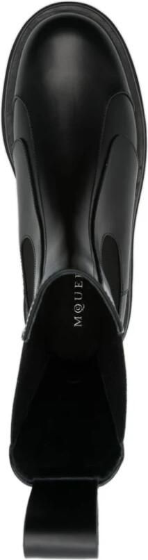 Alexander McQueen Glanzende leren enkellaarsjes met tankzool - Foto 2