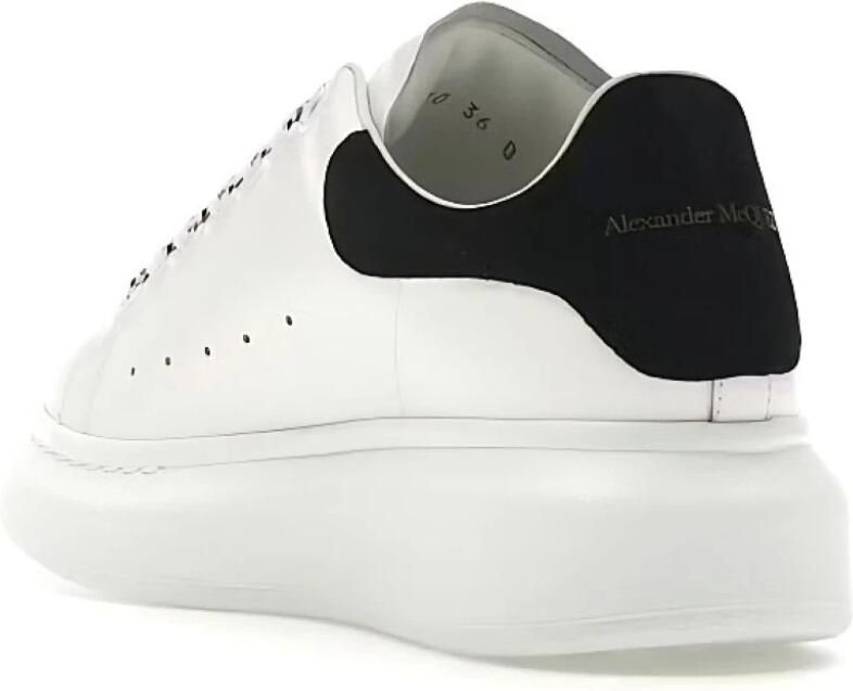 Alexander mcqueen Witte Sneakers voor Dames met Zwarte Suède Detail Wit Dames