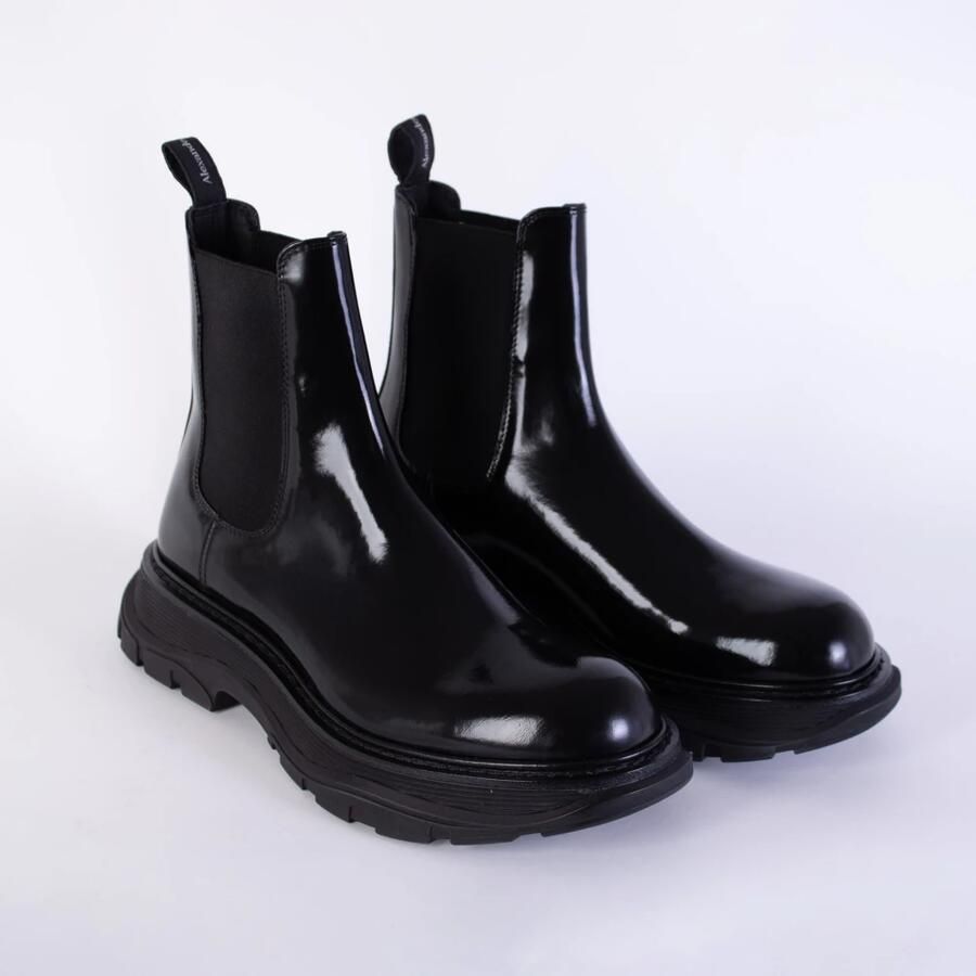 Alexander mcqueen Zwarte platte schoenen met uitlopende lug zool Black Dames