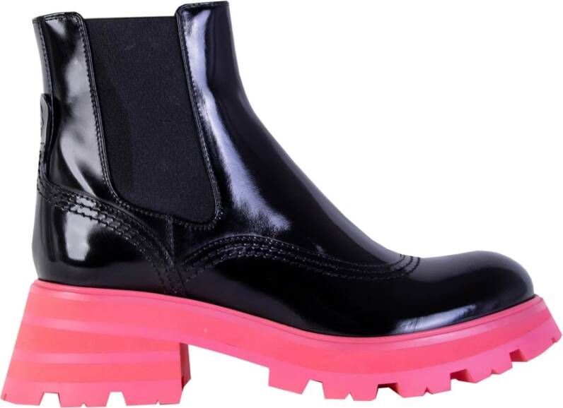 Alexander mcqueen Fluo Pink Chelsea Laarzen met Contrasterende Zool Black Dames