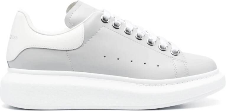 Alexander McQueen Grijze Logo Sneakers Oversized Stijl