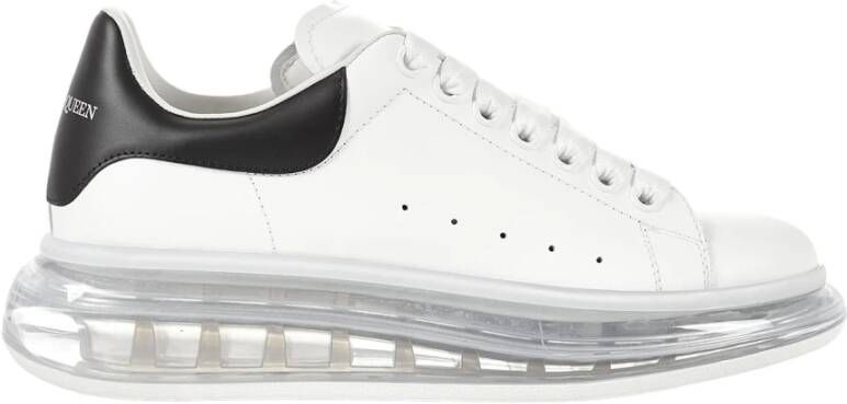 Alexander mcqueen Witte leren sneakers met zwarte hak Moderne stijl Wit