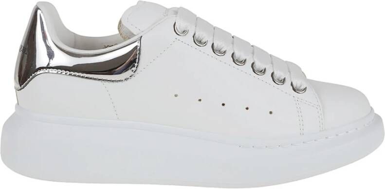 Alexander McQueen Oversized Leren Sneakers met Contrasterend Detail