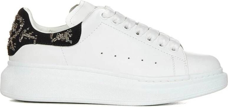 Alexander McQueen Oversized Leren Sneakers met Graffiti Detail