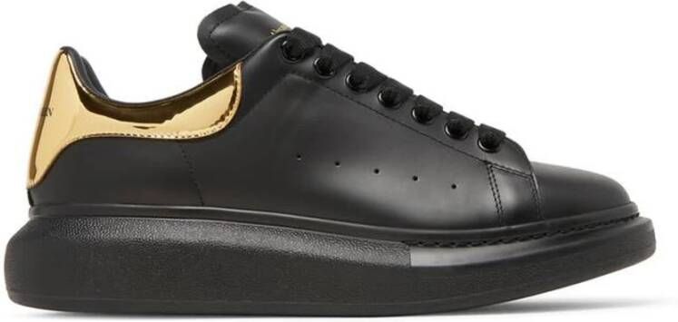 Alexander McQueen Oversized Sneakers met Geperforeerd Detail