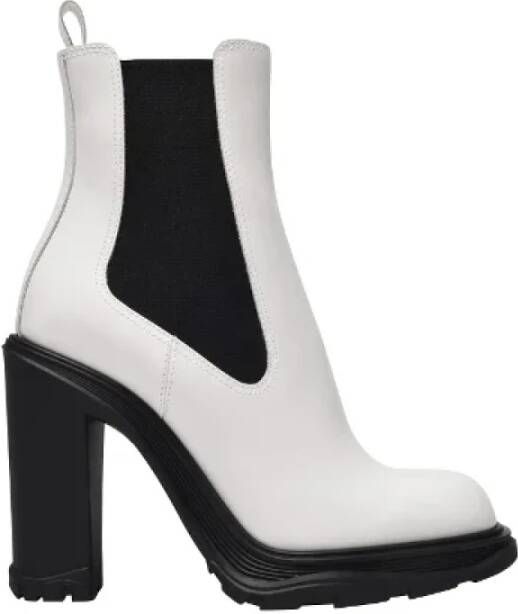 Alexander McQueen Pre-owned Leather boots White Dames