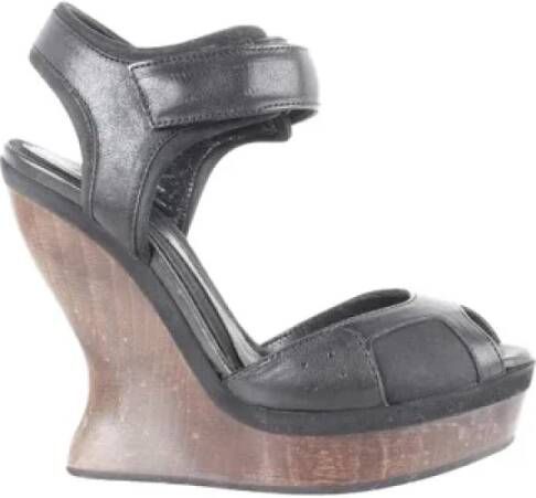 Alexander McQueen Pre-owned Leather heels Black Dames