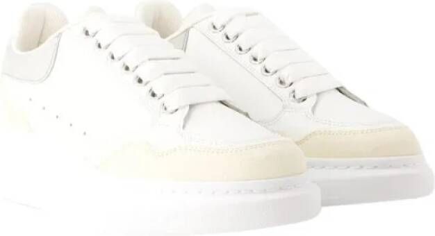 Alexander McQueen Pre-owned Leather sneakers Beige Dames