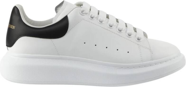 Alexander mcqueen Witte leren sneakers met zwarte leren hiel Moderne stijl Wit