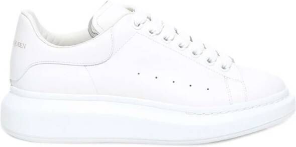 Alexander mcqueen Witte Leren Sneakers met Logo Print en Dikke Rubberen Zolen Wit