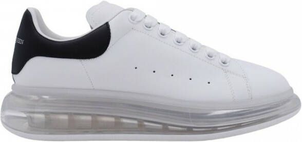 Alexander mcqueen Witte leren sneakers met zwarte hak Moderne stijl Wit