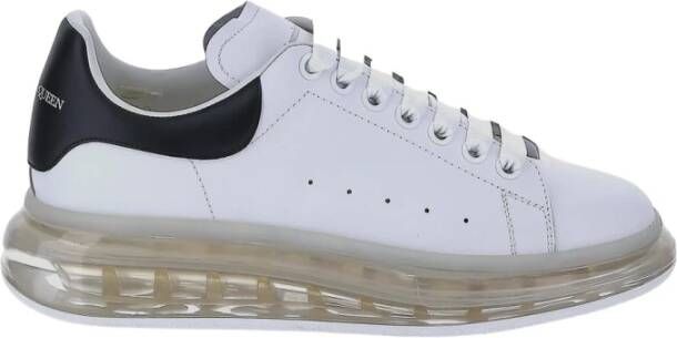 Alexander mcqueen Witte leren sneakers met zwarte hak Moderne stijl Wit