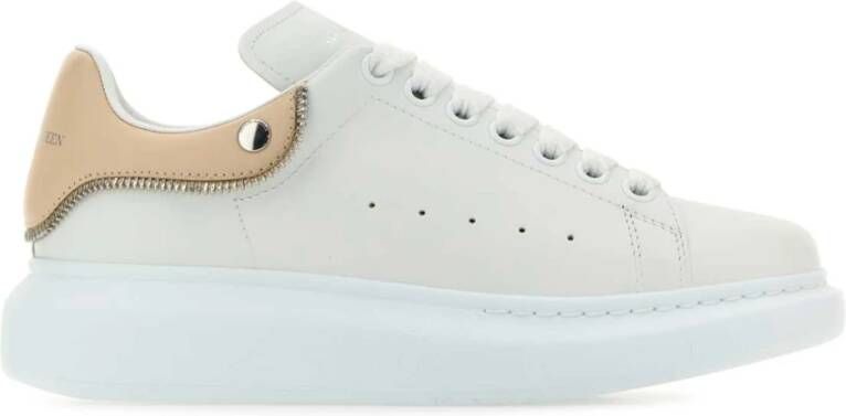 Alexander McQueen Witte Leren Sneakers met Roze Hiel