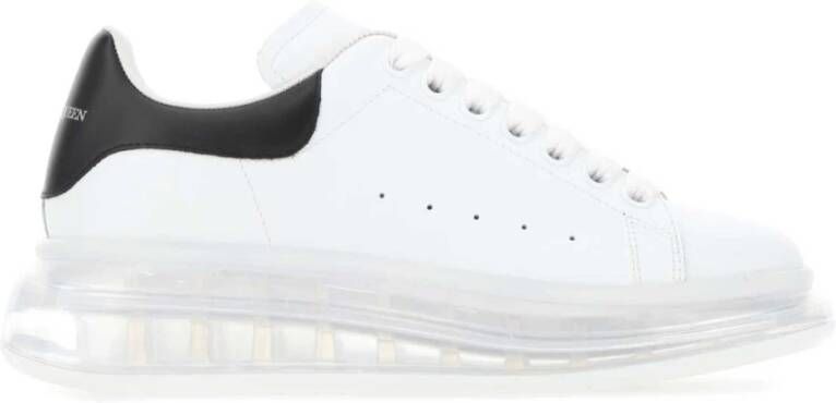 Alexander mcqueen Witte leren sneakers met zwarte hak Moderne stijl Wit