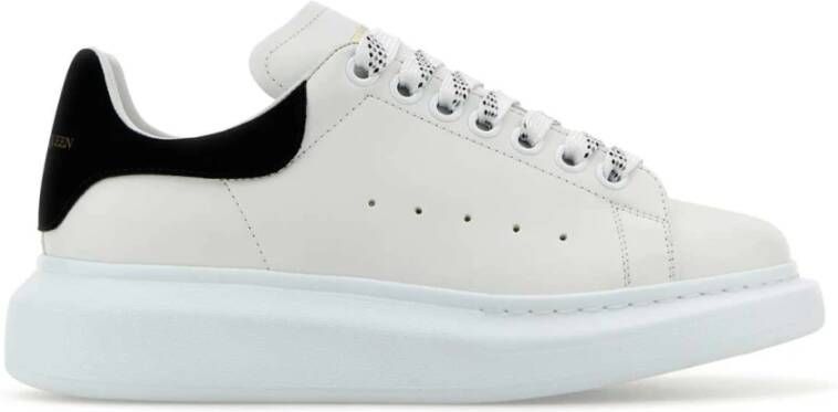 Alexander McQueen Witte leren sneakers met zwarte suède hiel