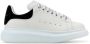Alexander McQueen Witte leren sneakers met zwarte suède hiel - Thumbnail 1