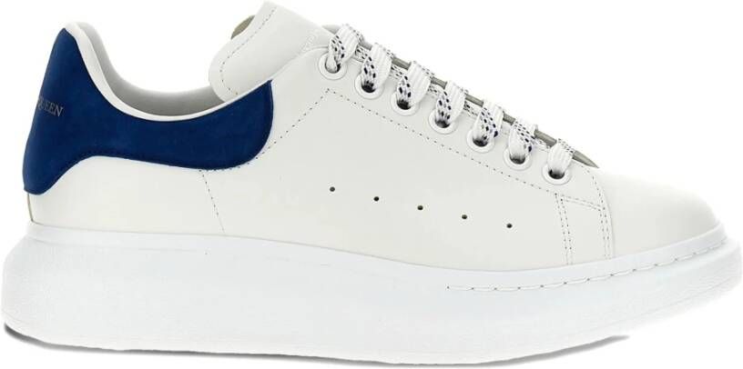 Alexander McQueen Witte Sneakers met Blauwe Suède Spoiler