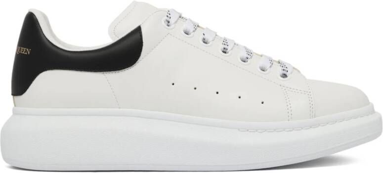 Alexander McQueen Witte Zwarte Oversized Sneakers Ronde Neus